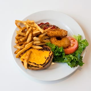 Turkey Burger 8oz with Lettuce & Tomato